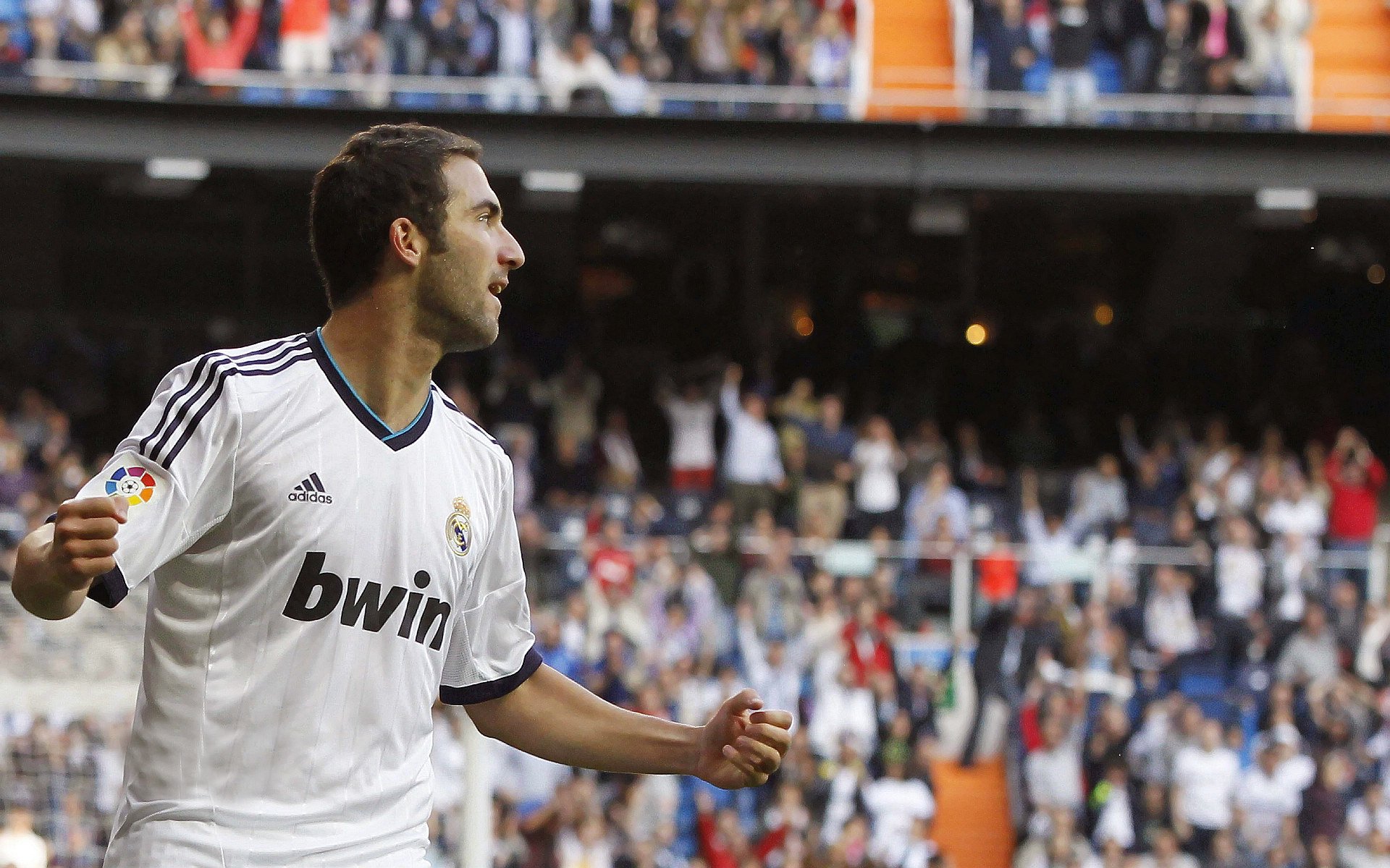 勇士带队取胜!,西亚卡姆重要时刻战术调整引发球迷热议