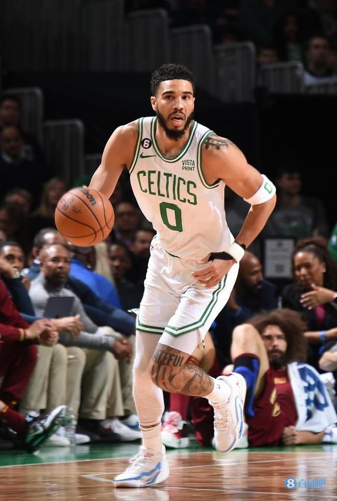 塔图姆爆冷击败瑞士队,回归赛场引爆全场!(唯一能跑赢博尔特的人) 塔图姆爆冷击败瑞士队,回归赛场引爆全场!(唯一能跑赢博尔特的人)