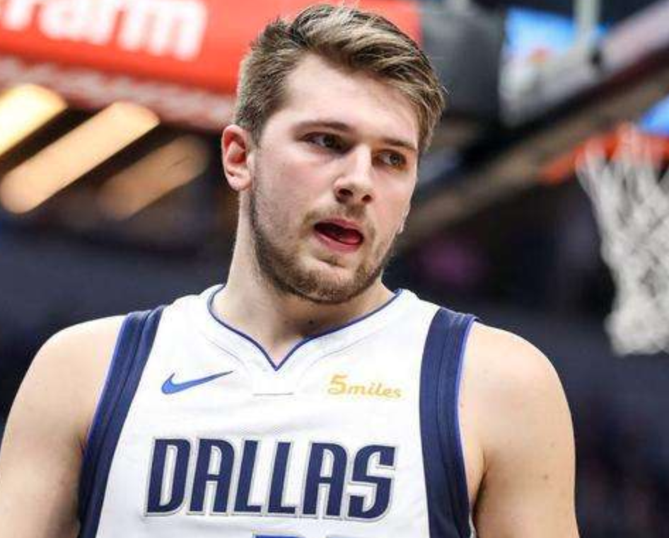 东契奇回归赛场，赛事规则更新首场状态亮眼，SKT观众沸腾！的简单介绍